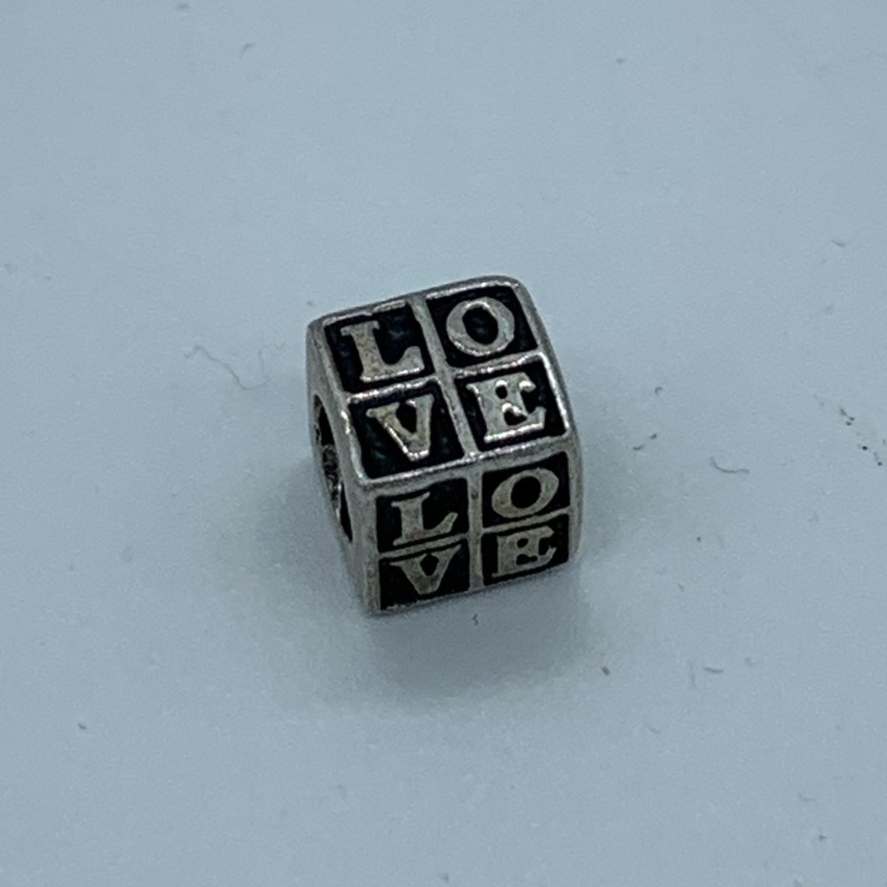 🌟PANDORA LOVE BLOCK CHARM